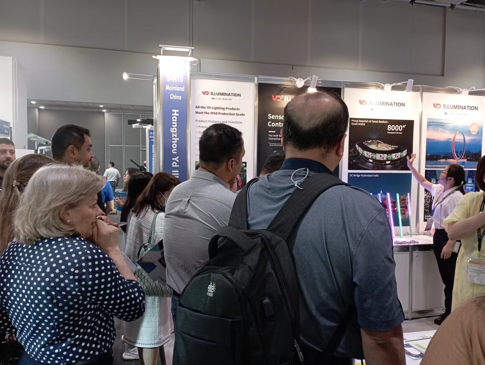 直击展会盛况！星空官网入口亮相香港国际户外及科技照明博览会暨香港国际秋季灯饰展
